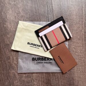 New Burberry card holder